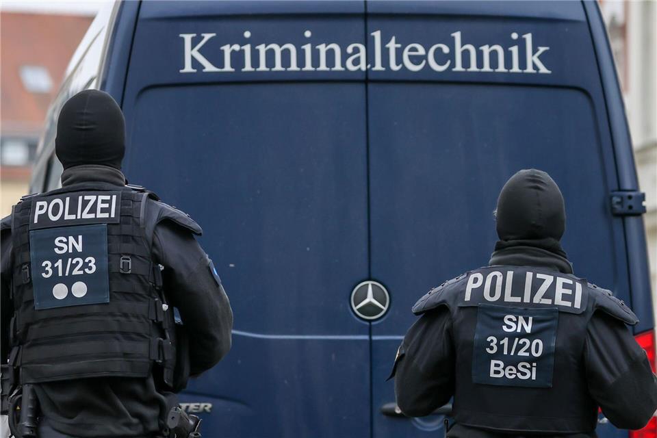 Im Fall eines mutmaßlichen Brandanschlages auf zwei Lkw in Leipzig ermittelt jetzt das Landeskriminalamt Sachsen. (Symbolbild)Jan Woitas/dpa-Zentralbild/dpa