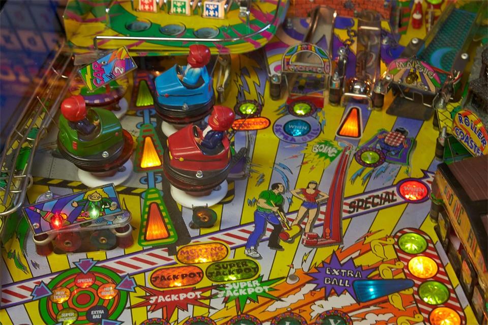 Im Flippermuseum gibt es auch ein Flipperhotel. (Archivbild)picture alliance / dpa