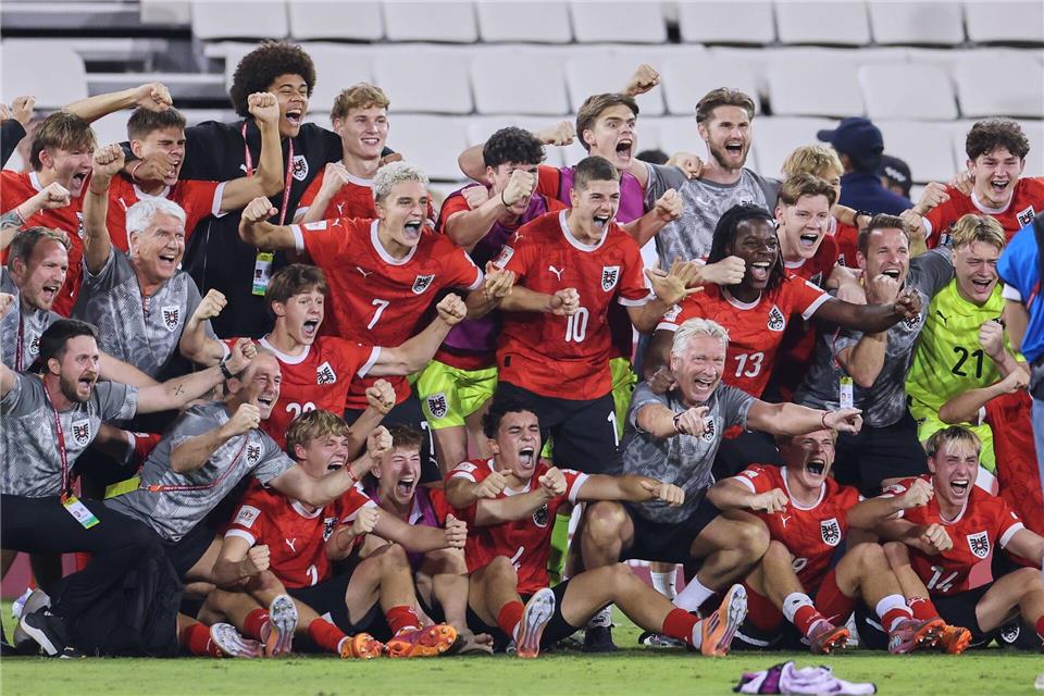 Im Freudentaumel: Österreichs U17-Fußballer.Hussein Sayed/AP/dpa