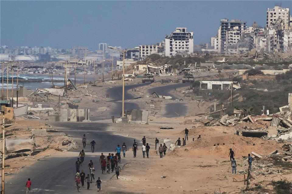 Im Gaza-Krieg sollen nun die Waffen schweigen.Abdel Kareem Hana/AP/dpa