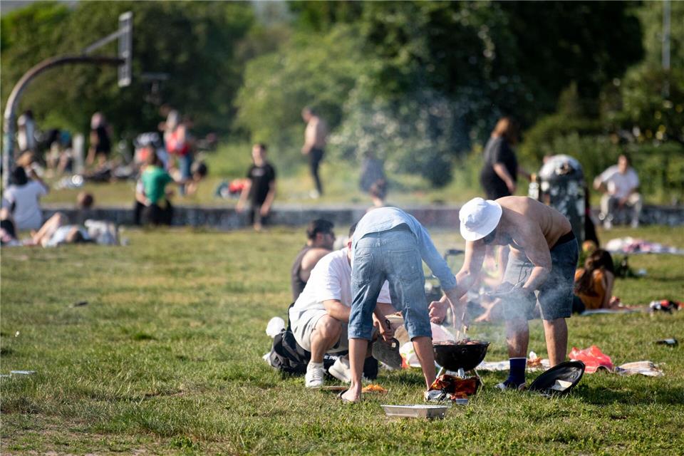 Im Görlitzer Park darf bis auf weiteres nicht gegrillt werden. (Symbolbild)picture alliance/dpa