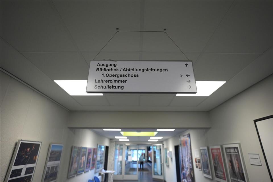 Im Goethe-Gymnasium in Hamburg-Lurup gilt seit Jahren ein striktes Handyverbot. Marcus Brandt/dpa