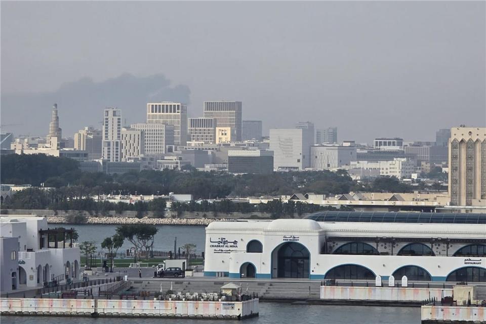 Im Hafen von Doha sitzt Sammy Messalkhi vom Taxiunternehmen Dankbar fest.