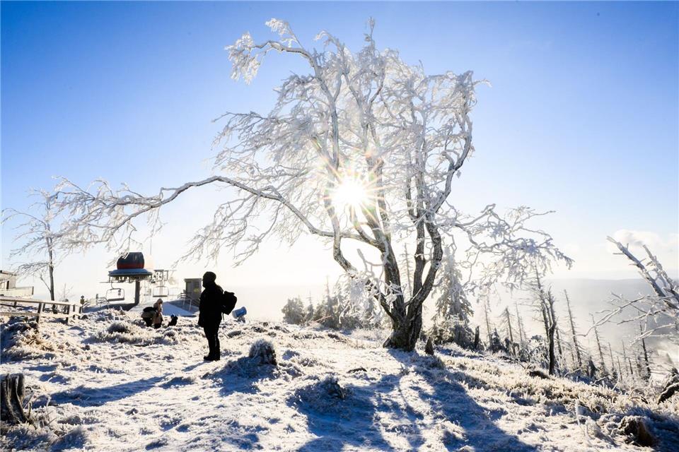 Im Harz herrscht wunderschönes Winterwetter.Julian Stratenschulte/dpa