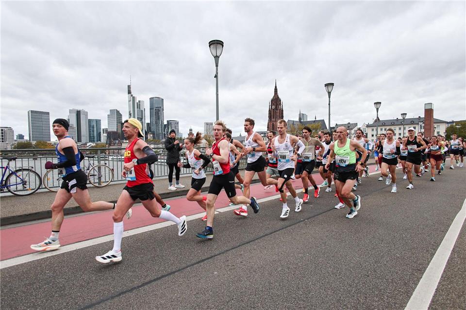 Im Herbst steigt traditionell der Frankfurt-Marathon. (Archivbild)Hannes P. Albert/dpa
