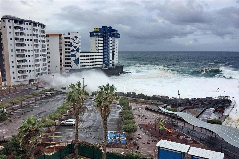 Im Herbst und im Winter ist es auf den Kanaren in Küstennähe nicht immer ungefährlich. (Archivfoto)Cedida/Europa Press/dpa