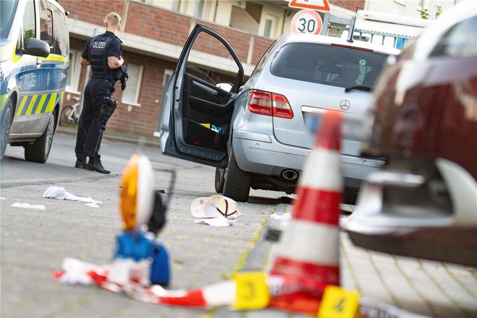Im Herbst vor knapp zwei Jahren hatte der Getötete vor einem Kölner Fitnessstudio in ein Auto steigen wollen, als ein Mann auf ihn schoss und mit einem E-Scooter floh. (Archivbild)Benjamin Westhoff/dpa