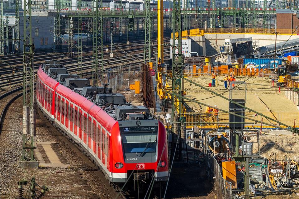 Im Herbst wird viel gebaut auf Münchens S-Bahn-Strecken. (Archivbild) Peter Kneffel/dpa
