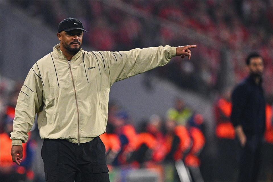 Im Hinspiel gegen Paris Saint-Germain wird Vincent Kompany keine Kommandos am Spielfeldrand geben können.Tom Weller/dpa