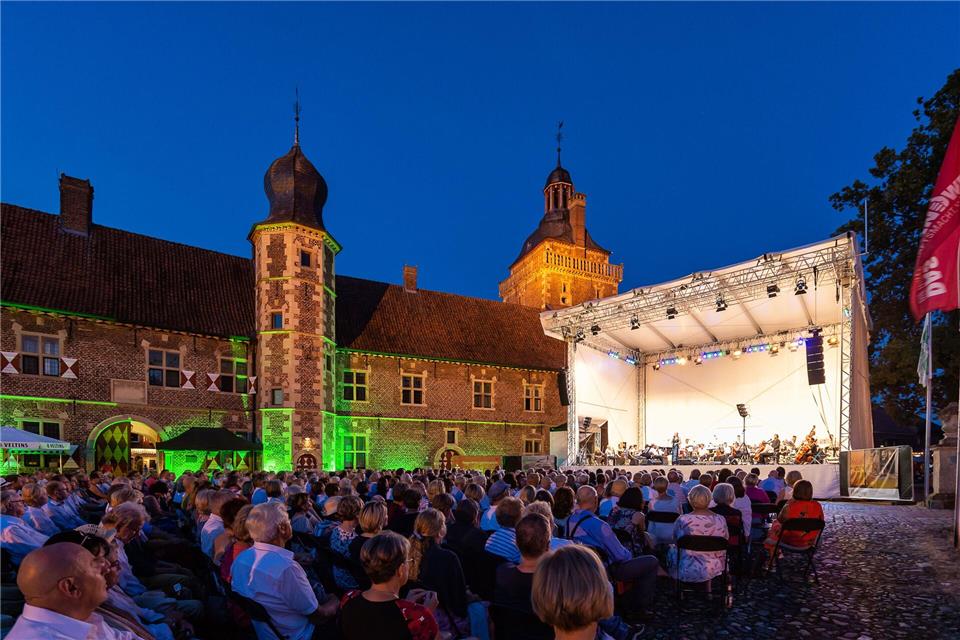 Im Innenhof des Schlosses wird die Bühne stehen und dort soll auch das Publikum seine Plätze finden.