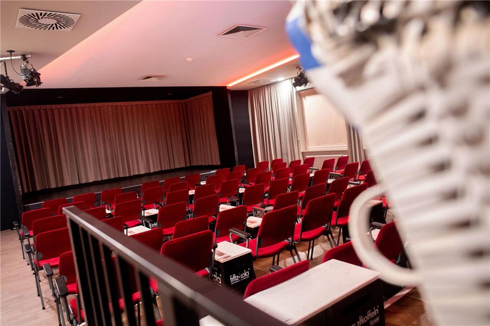 Im Inselkino von Spiekeroog läuft am Silvesterabend „Dinner for one“. (Archivbild)Hauke-Christian Dittrich/dpa