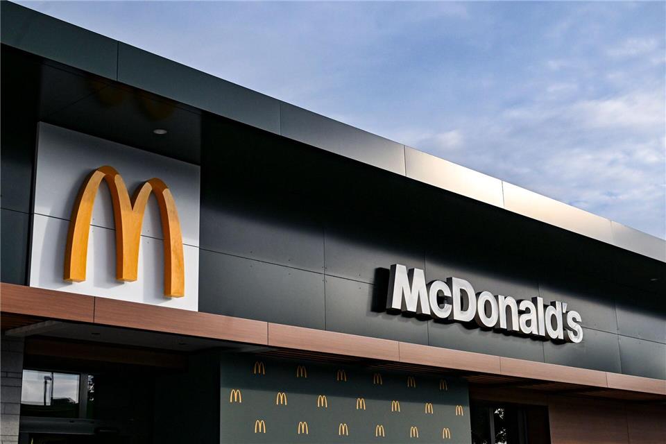 Im Internet hagelte es negative Reaktionen über den „KI-Mist“. (Symbolbild)Jens Kalaene/dpa