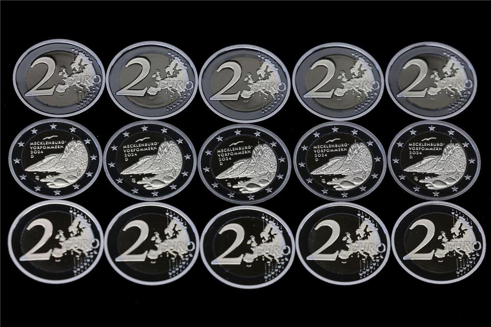 Im Jahr 2024 wurden Münzen hergestellt, die den Kreidefelsen Königsstuhl in Mecklenburg-Vorpommern zeigen. (Archivbild)Christian Charisius/dpa
