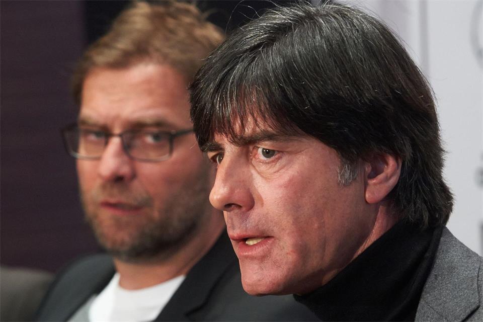 Im Januar 2013 war Jürgen Klopp (links) Dortmund-Coach und Joachim Löw Bundestrainer. (Archivbild)picture alliance / dpa