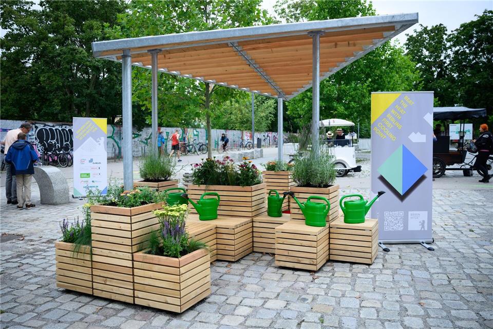 Im Juli wurde im Mauerpark Berlins erster Cooling Point vorgestellt. (Archivbild) Bernd von Jutrczenka/dpa