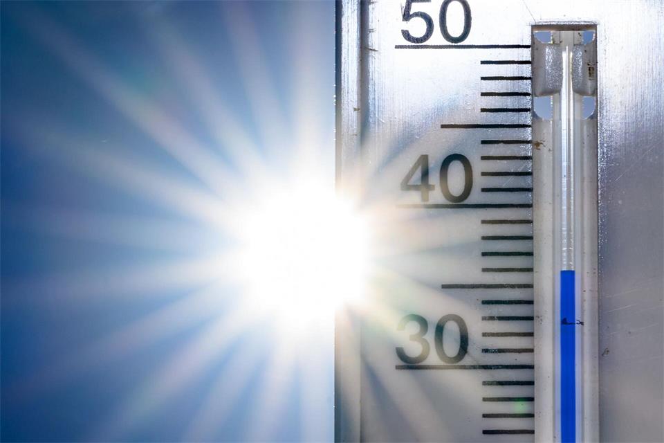 Im Juni knackten die Temperaturen in Deutschland Rekorde. (Symbolbild)Patrick Pleul/dpa