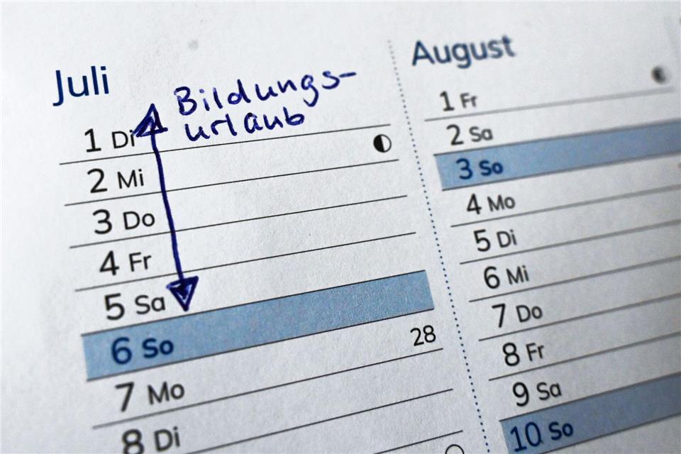 Im Kalender hätten Beschäftigte Platz für Bildungsurlaub – genutzt wird er jedoch nur selten. (Symbolbild)Katharina Kausche/dpa
