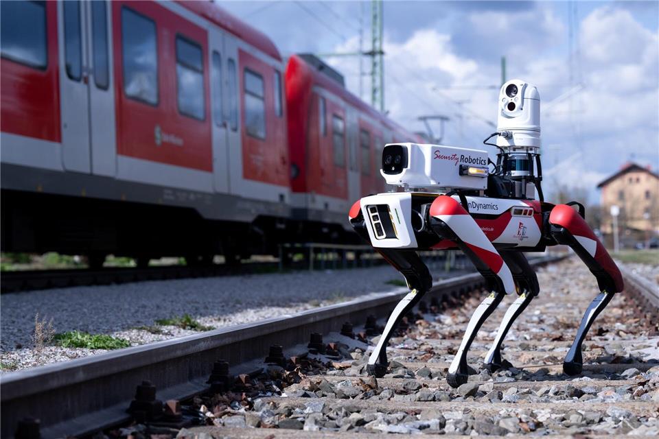 Im Kampf gegen Sprayer setzt die Deutsche Bahn inzwischen auf Roboter und modernste Technologie. (Archivbild)Sven Hoppe/dpa