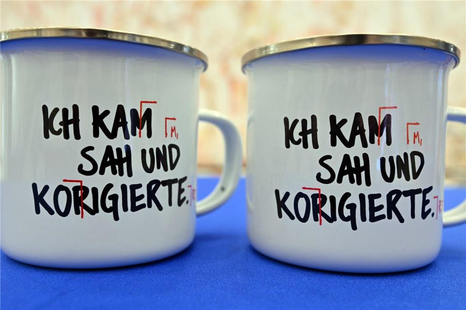 Im Kampf gegen den Lehrermangel wurde in Thüringen ein duales Studium eingeführt. In diesem Jahr startet die Bewerbungsfrist einen Monat früher. (Symbolbild)Martin Schutt/dpa