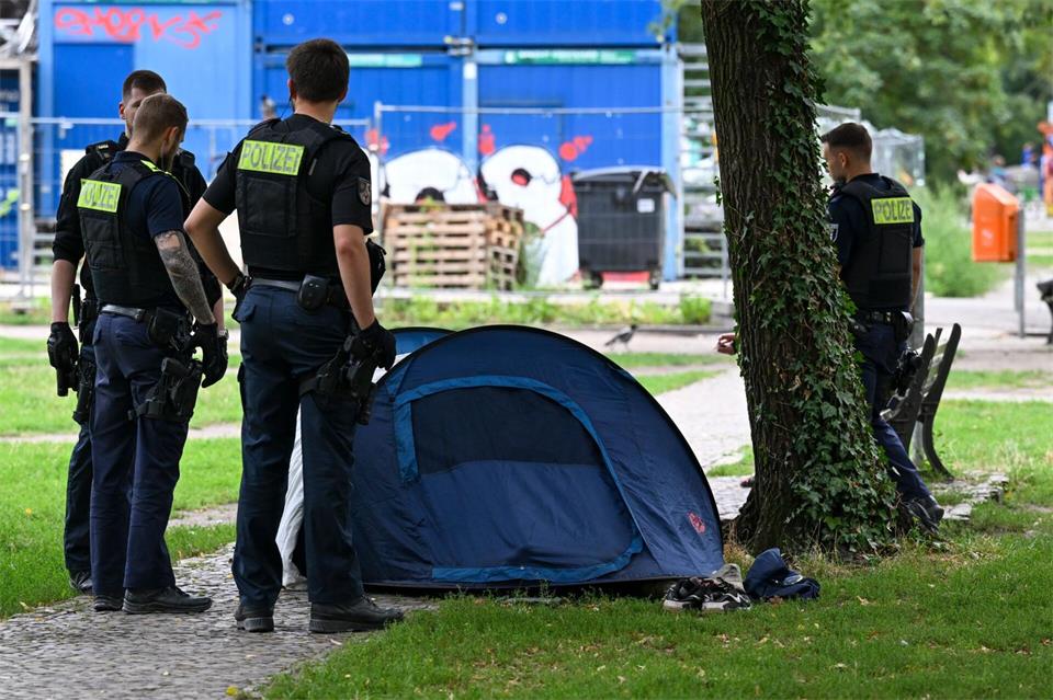 Im Kleinen Tiergarten steht an diesem Tag nur ein Zelt. An anderen Orten sind es deutlich mehr.  Jens Kalaene/dpa