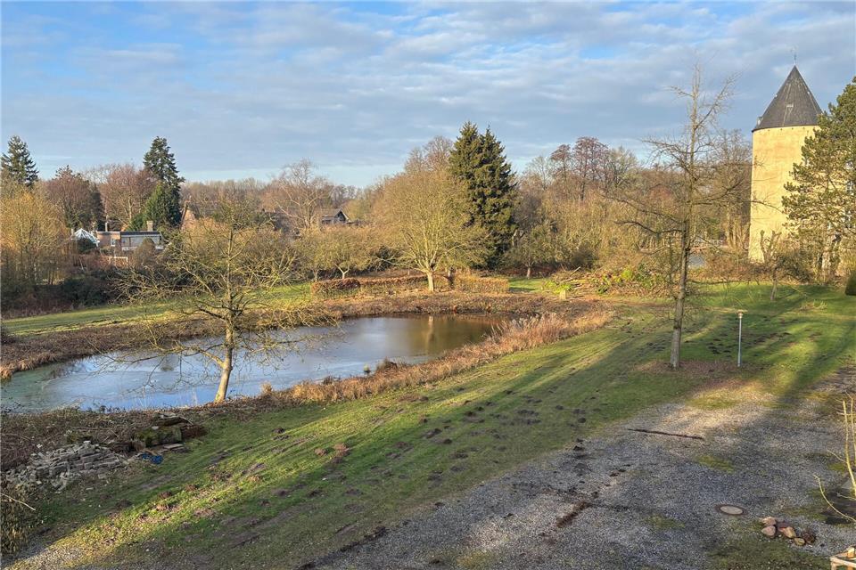 Im Klostergarten sind Bäume und Sträucher zurückgeschnitten worden.