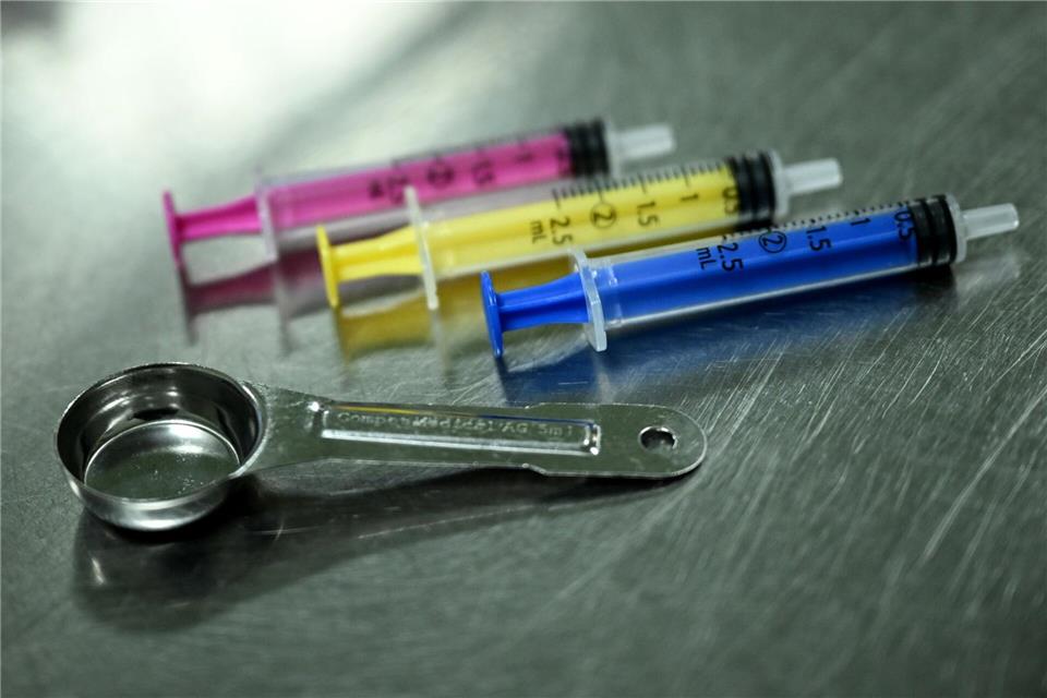 Im Konsumraum gibt es saubere Utensilien, aber auch Trinken, Essen, Duschen und Toiletten.Britta Pedersen/dpa