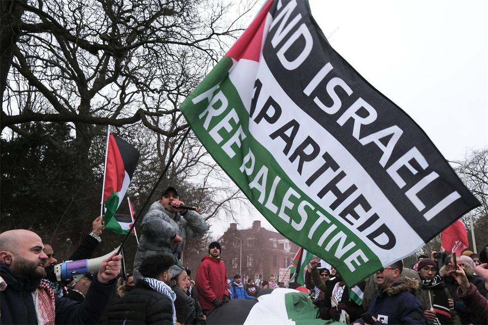 Im Kontext des Nahostkonfliktes hat es auch in Europa schon viele Demonstrationen gegeben. (Symbolbild)Patrick Post/AP/dpa