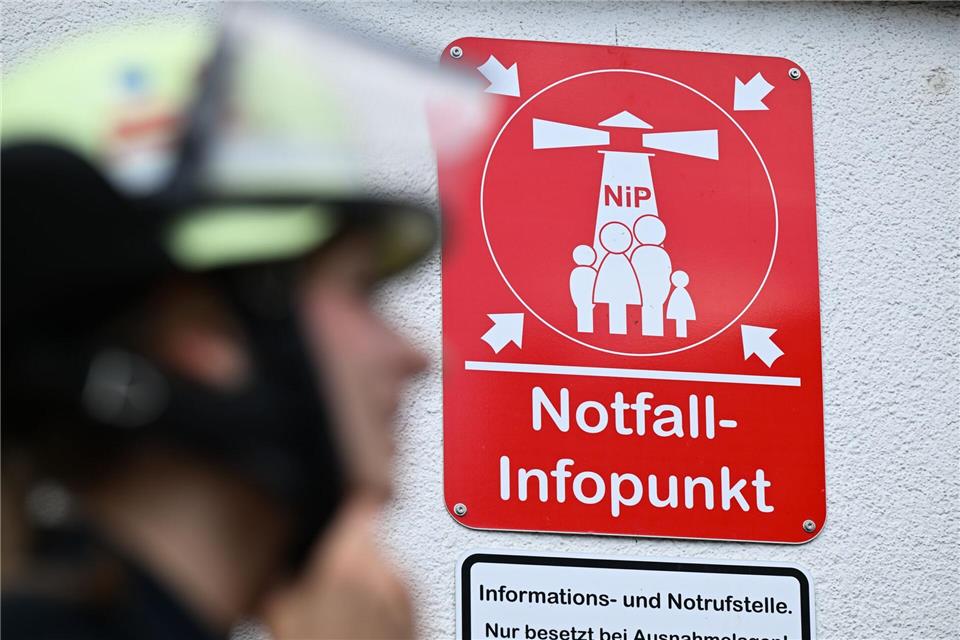 Im Krisenfall setzt Hessen auf Warnapps und lokale Anlaufstellen. (Archivbild)Arne Dedert/dpa