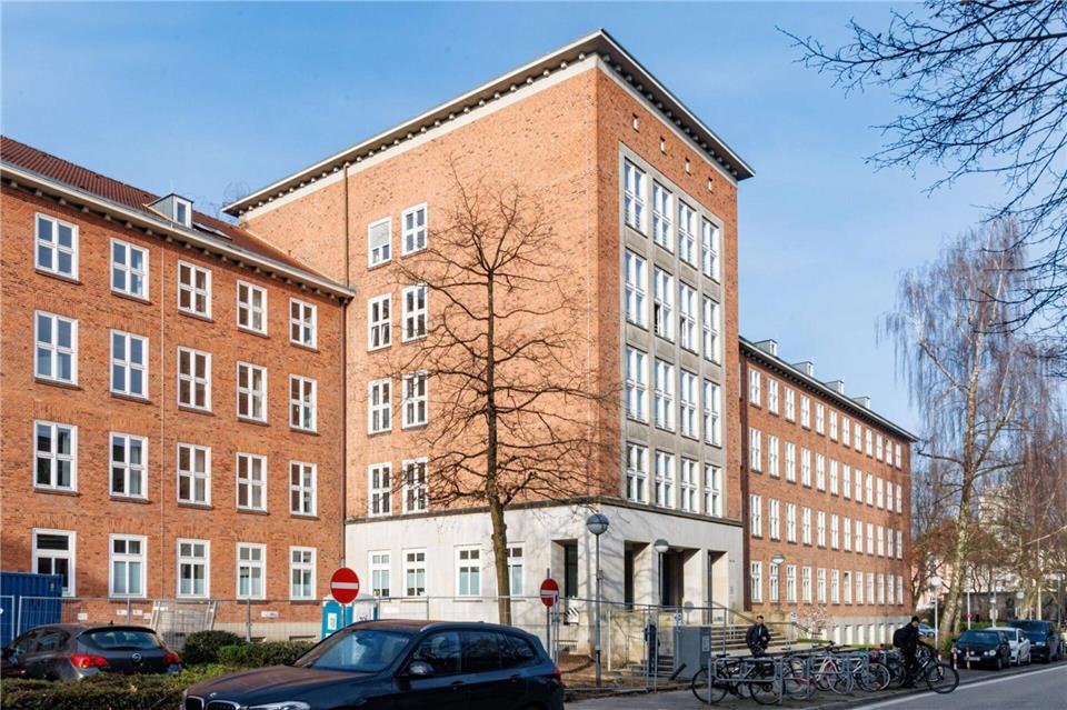 Im Landgericht Kiel wurde das Urteil gegen einen 29 Jahre alten Mann wegen der Fahr mit einem gestohlenen Krankenwagen gefällt. (Symbolfoto)Markus Scholz/dpa