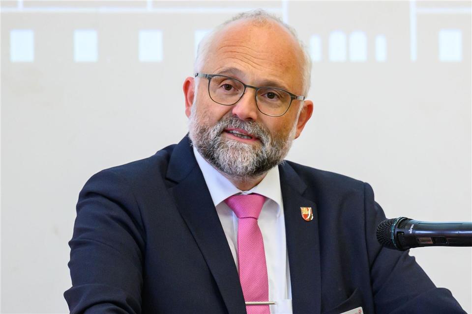 Im Landkreis Barnim muss eine Stichwahl entscheiden: Wird der SPD-Landrat Daniel Kurth sein Amt gegen einen AfD-Bewerber verteidigen können? (Archivbild)Patrick Pleul/dpa