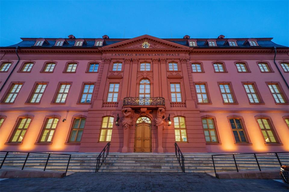 Im Landtag stehen unter anderem mehrere Wahlen an. (Archivfoto)Andreas Arnold/dpa
