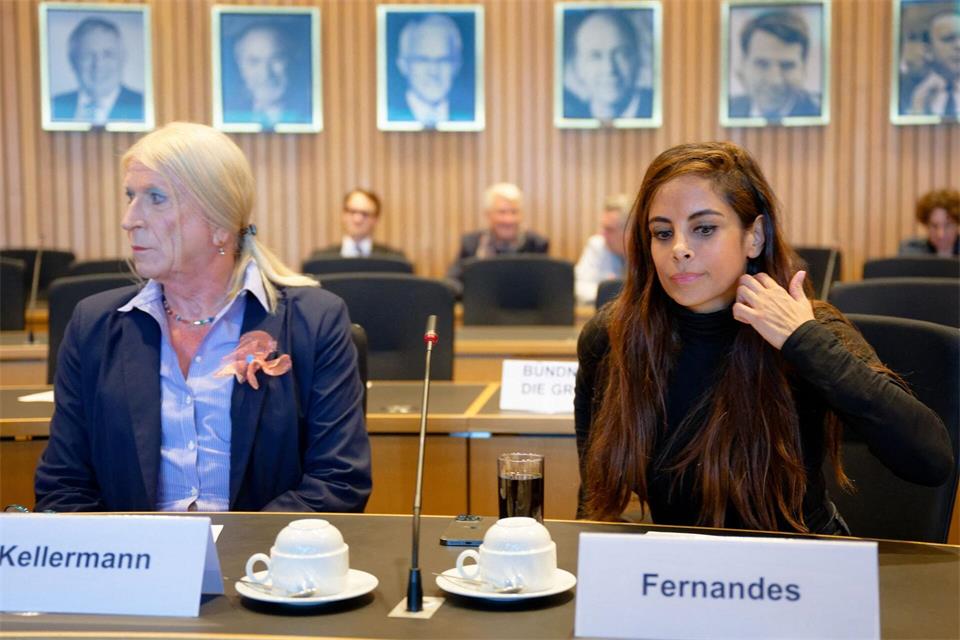 Im Landtag von NRW war die Schauspielerin Collien Fernandes kürzlich als Sachverständige zu digitaler Gewalt und Deepfakes geladen. (Archivfoto)Henning Kaiser/dpa