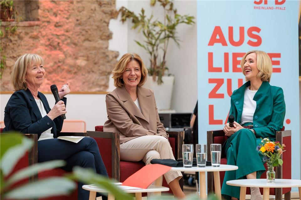 Im Landtagswahlkampf setzt sich die frühere Ministerpräsidentin für Frauenpolitik und Demokratie ein.Jörg Halisch/dpa