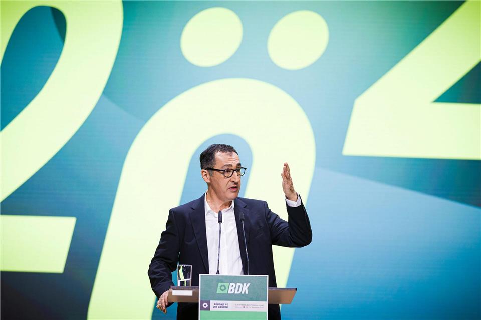 Im Landtagswahlkampf übt sich Cem Özdemir im Umgang mit den Grünen im Spagat zwischen Nähe und Distanz.Moritz Frankenberg/dpa