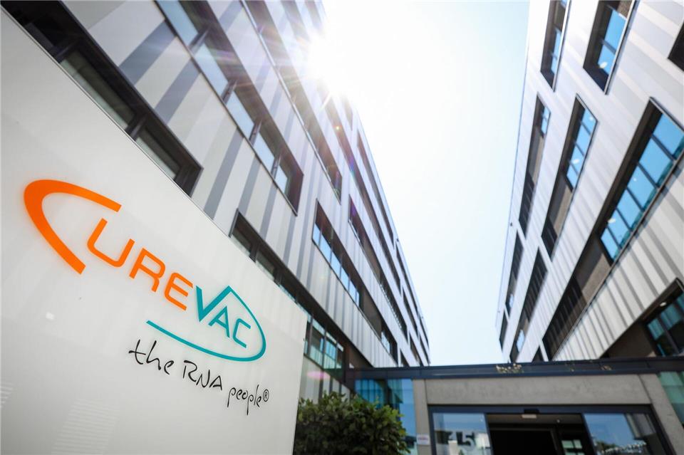 Im Laufe des Januars wird Biontech 100 Prozent an Curevac halten, dann ist der Deal komplett abgeschlossen. (Archivfoto)Christoph Schmidt/dpa