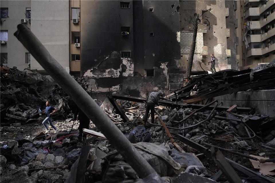 Im Libanon bekämpft Israel derzeit die Hisbollah-Miliz, auch die Zivilbevölkerung leidet darunter.Hassan Ammar/AP/dpa