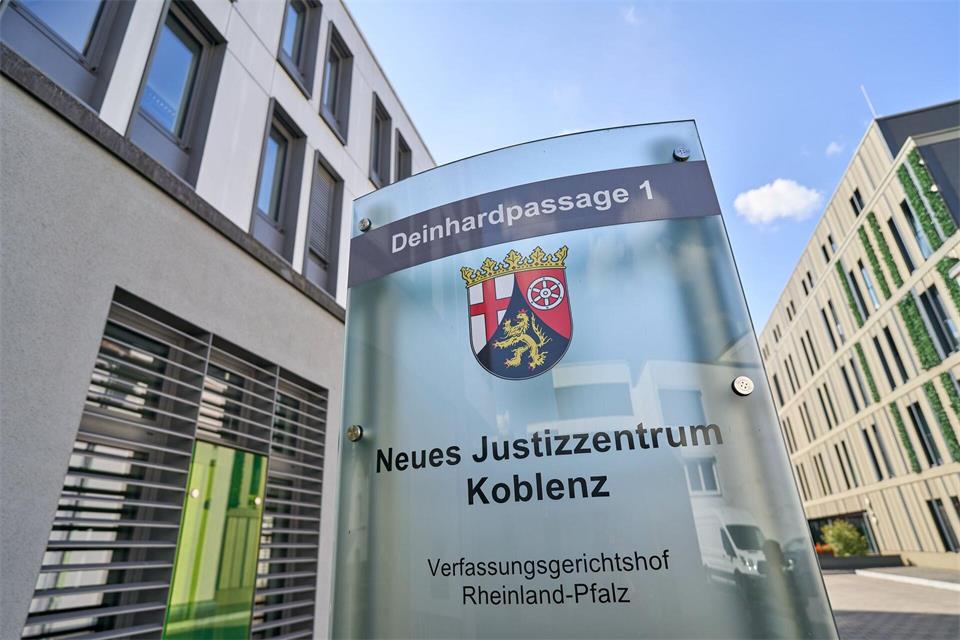 Im Mainzer Landtag wurden Änderungen des Abgeordneten- und Fraktionsgesetzes im Juli vergangenen Jahres beschlossen. (Archivbild) Sascha Ditscher/dpa