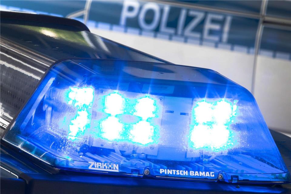 Im Marienhospital in Gelsenkirchen randalieren acht Personen. Die Polizei greift ein und nimmt einen 55-Jährigen in Gewahrsam. (Symbolbild)Friso Gentsch/dpa
