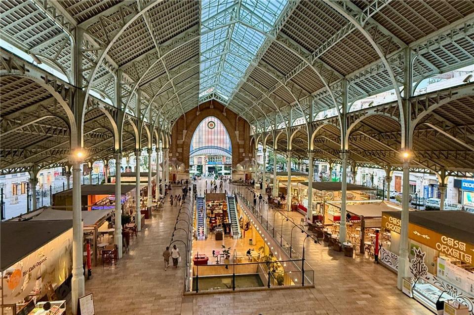 Im Mercado de Colón bekommt man Zutaten für eine richtig gute Paella.Wolfgang Stelljes/dpa-tmn