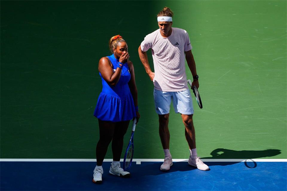 Im Mixed war für Zverev an der Seite von Taylor Townsend schon in der ersten Runde Schluss.Yuki Iwamura/AP/dpa