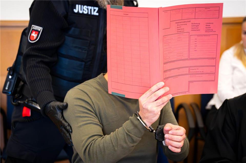 Im Mordprozess gegen einen 35-Jährigen in Stade eskalierte die Stimmung. (Archivbild)Sina Schuldt/dpa-Pool/dpa