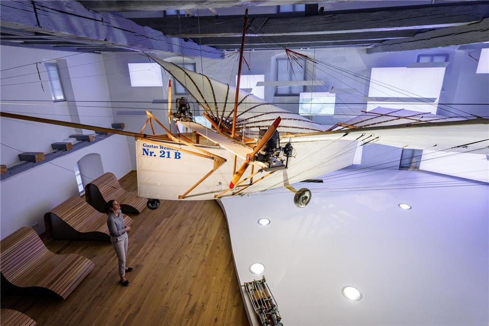 Im Museum ist ein Nachbau der Flugmachine „Nr. 21b“ zu sehen.Daniel Karmann/dpa