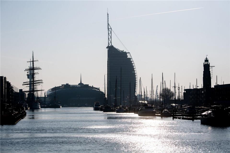 Im Museumshafen starten ab Mai wieder die Hafenrundfahrten. (Archivbild)Hauke-Christian Dittrich/dpa