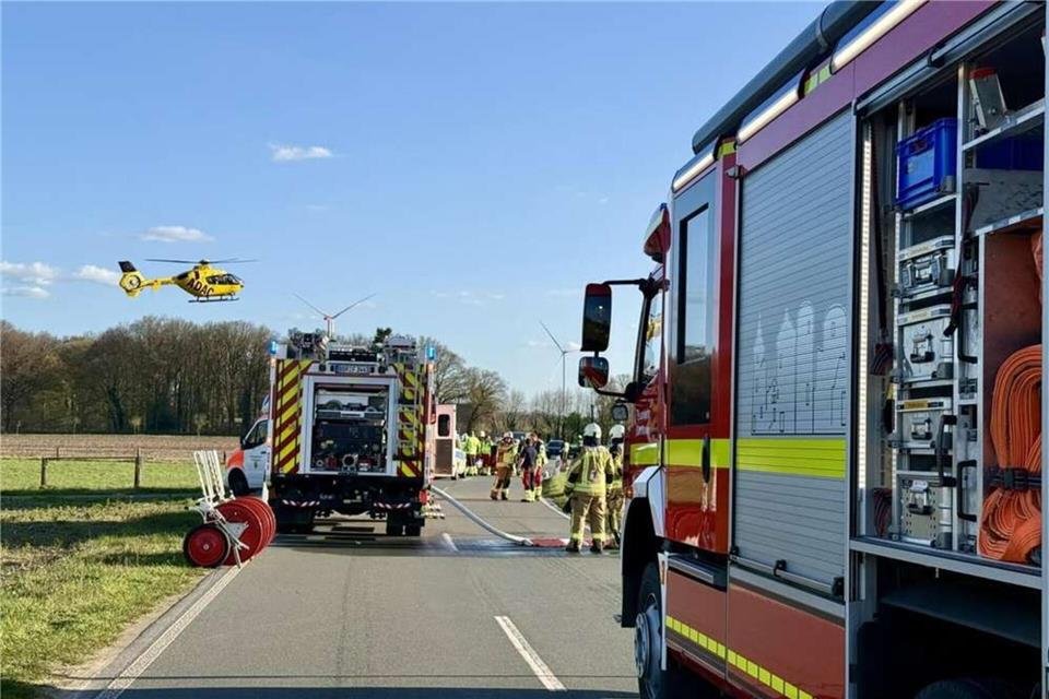 Im Nachgang des Unfalls auf der Rhader Straße ist eine der Beteiligten an den Folgen verstorben. 