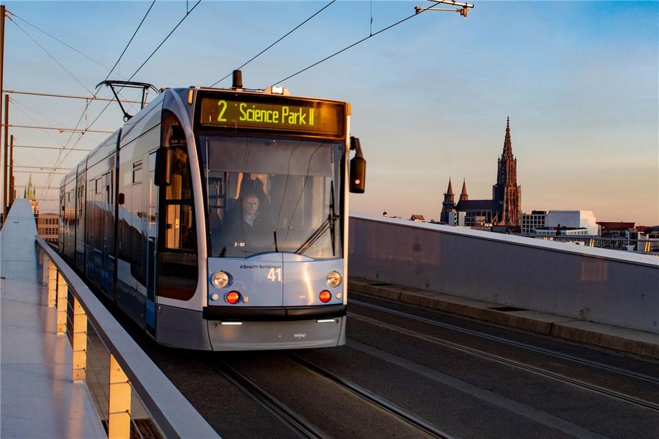 Im Nahverkehr in Ulm könnte es am Samstag erneut massive Ausfälle geben. (Archivbild)Stefan Puchner/dpa