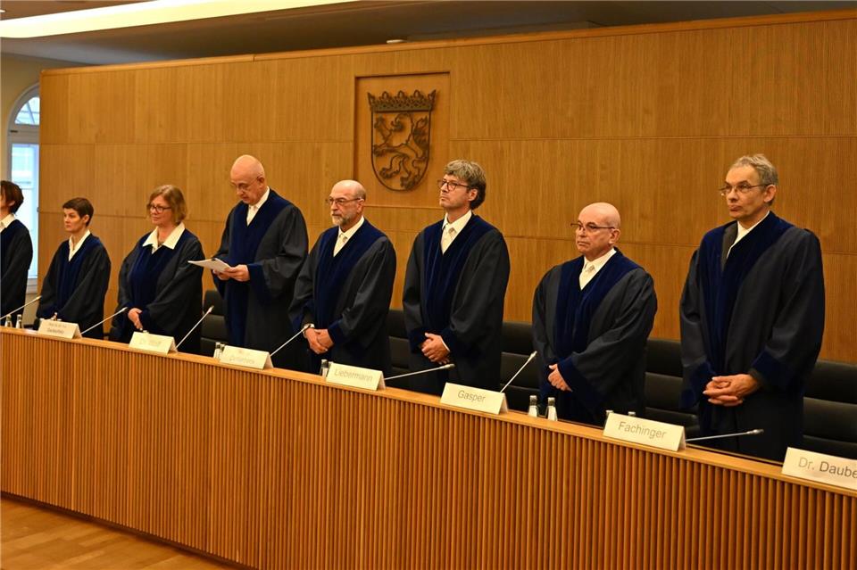 „Im Namen des Volkes“ hat der hessische Staatsgerichtshof ein Urteil zu einer AfD-Verfassungsklage verkündet.Michael Brandt/dpa