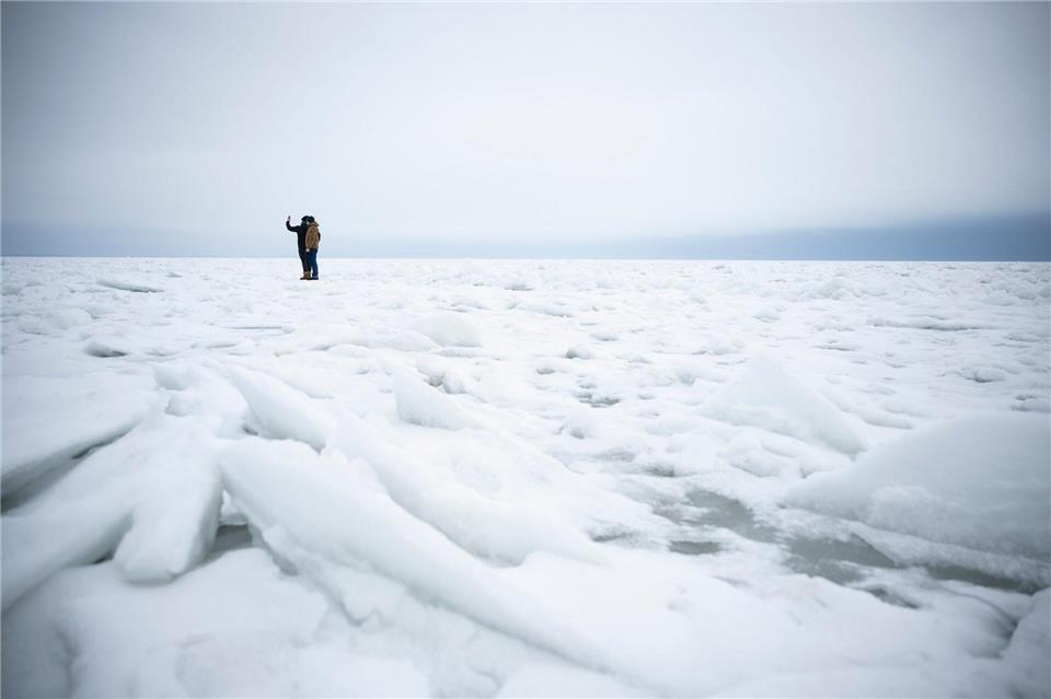 Im Nordosten beginnt auch die neue Woche frostig.Philip Dulian/dpa