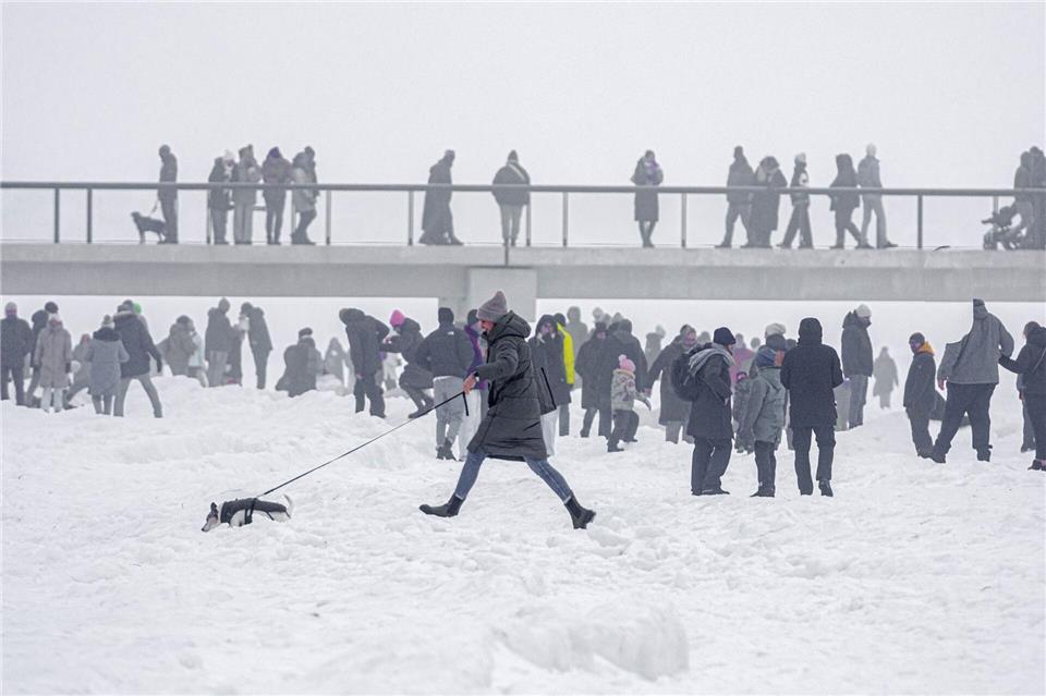 Im Nordosten und Osten bleibt es kalt.Markus Scholz/dpa