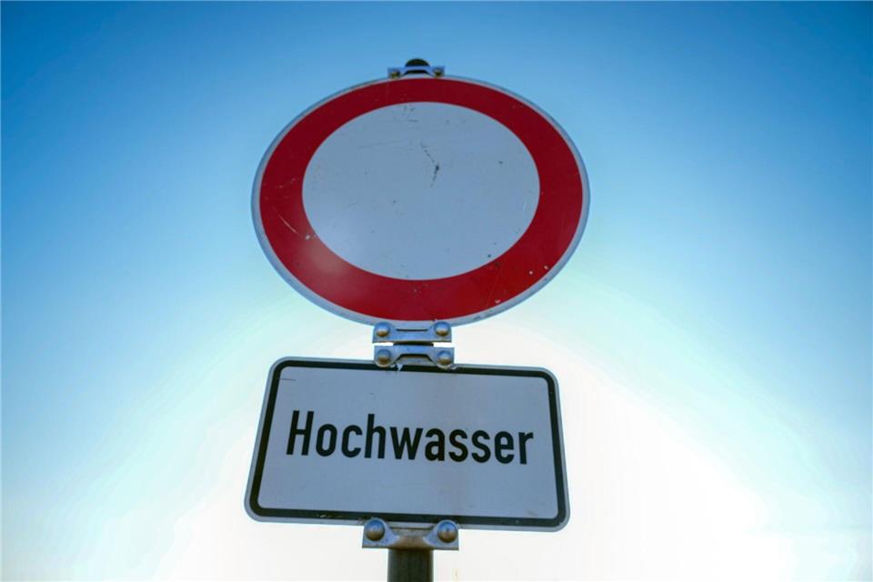 Im Nordwesten Brandenburgs wurde für kleinere Flüsse in der Prignitz die Hochwasser-Alarmstufe 1 ausgerufen. (Symbolbild) Soeren Stache/dpa