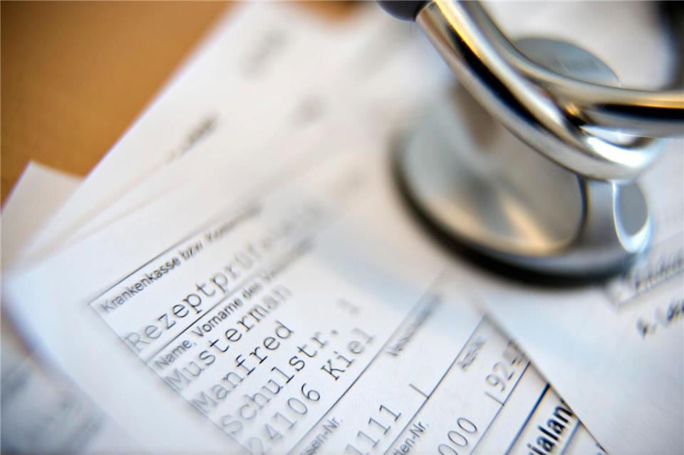 Im Notfall können Praxen auf Papierrezepte ausweichen. (Symbolbild)picture alliance / dpa